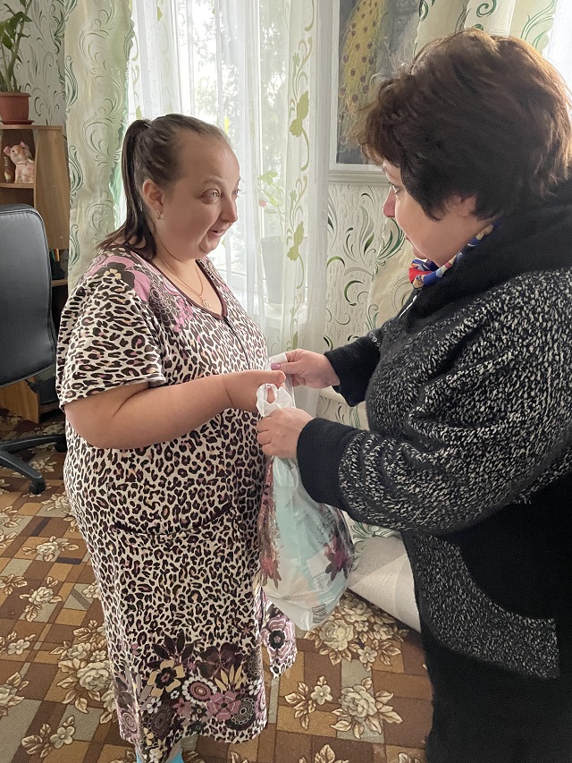 МКУК «Киевский СДК» Отчет «Мы дарим вам свои улыбки» - посещение на дому людей с ограниченными возможностями